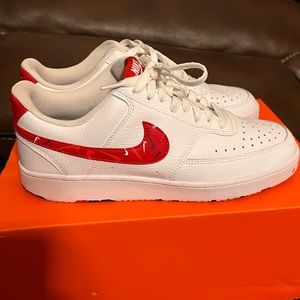 Nike Mens CourtVision Low Sneakers